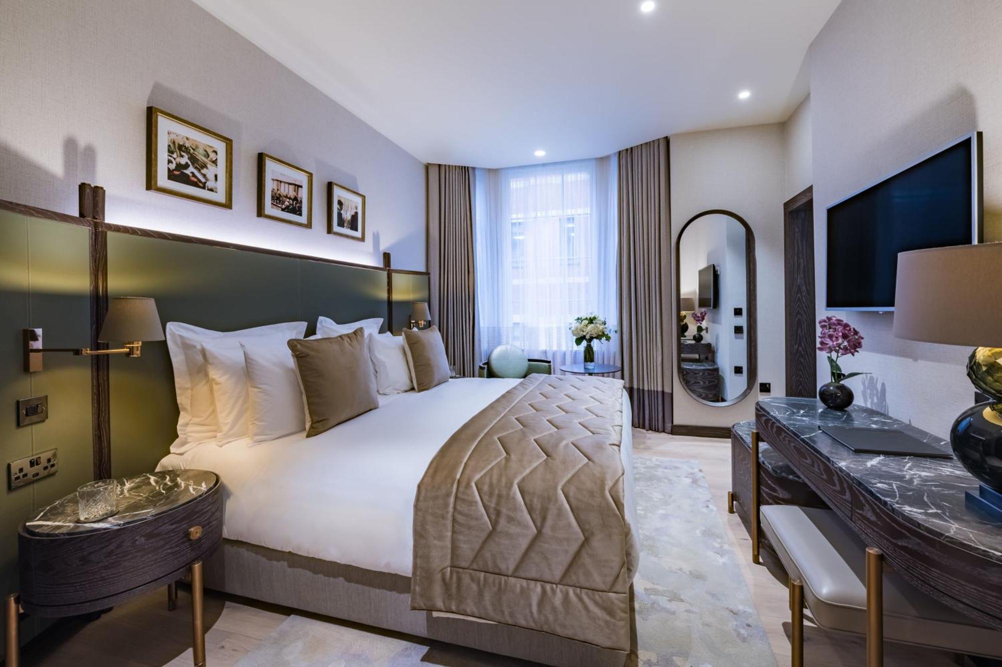 Stock Exchange Hotel, Manchester, Autograph Collection Экстерьер фото A bedroom at The Guardsman