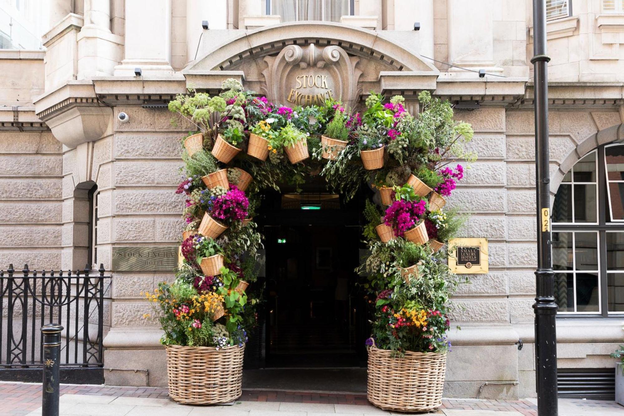 Stock Exchange Hotel, Manchester, Autograph Collection Экстерьер фото The entrance to the hotel