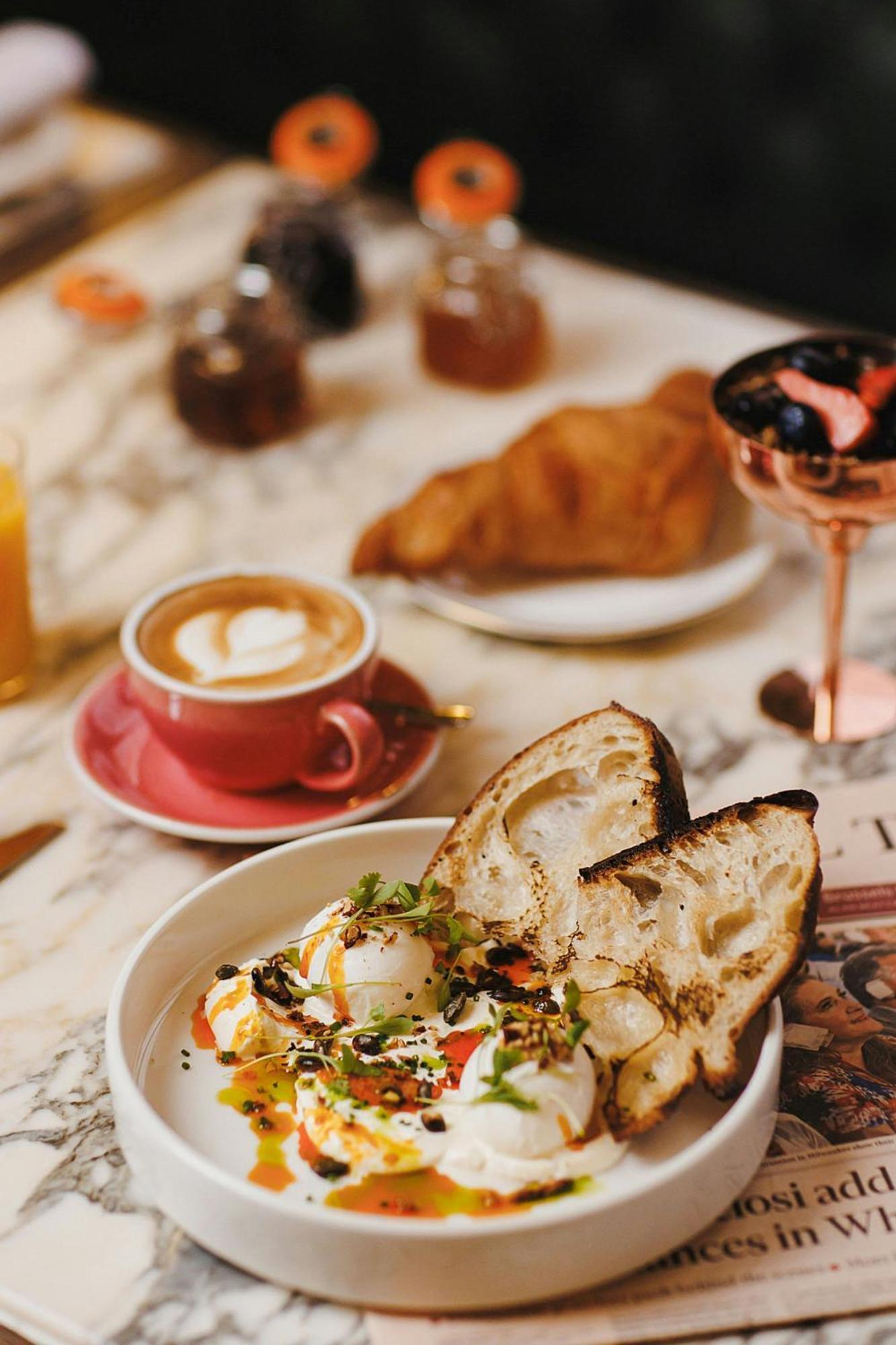 Stock Exchange Hotel, Manchester, Autograph Collection Экстерьер фото A typical breakfast in Paris